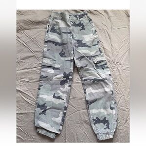 Women's Army Green 90s Trendy Cargo Pants - Size Medium, 26 Inch Waist,